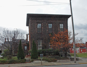 412 E Berry St in Fort Wayne, IN - Building Photo - Building Photo