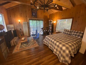 614 Park Rd in Emerald Hills, CA - Building Photo - Building Photo