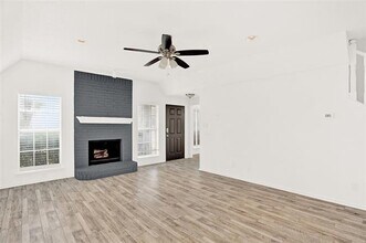 1927 Pinecrest Dr in Carrollton, TX - Building Photo - Building Photo