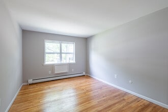 Hawthorne Garden in Hawthorne, NJ - Foto de edificio - Interior Photo