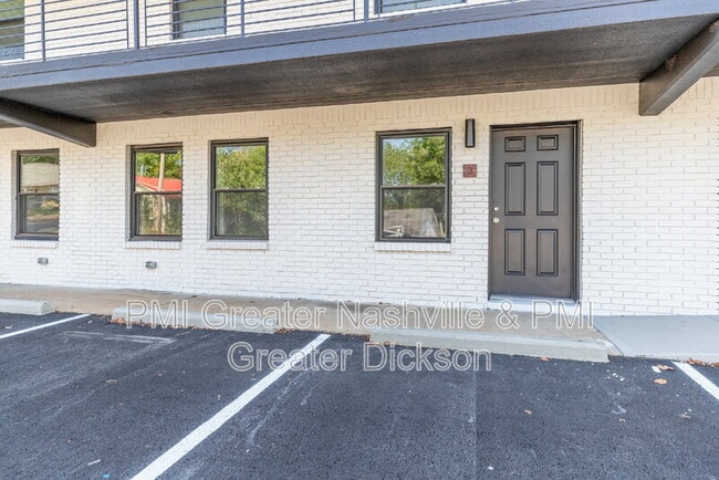 201 Sylvis St in Dickson, TN - Foto de edificio - Building Photo