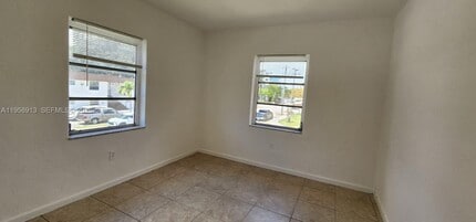 3670 SW 10th St in Miami, FL - Building Photo - Building Photo