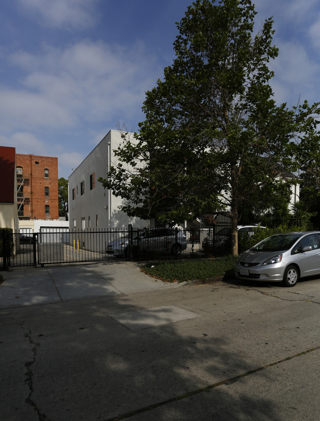 705 S Gramercy Pl in Los Angeles, CA - Building Photo - Building Photo