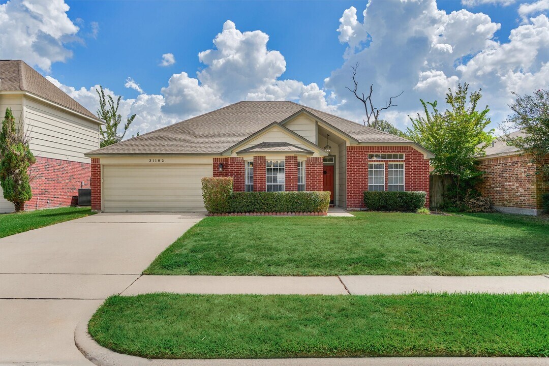 31182 N Head Dr in Spring, TX - Building Photo