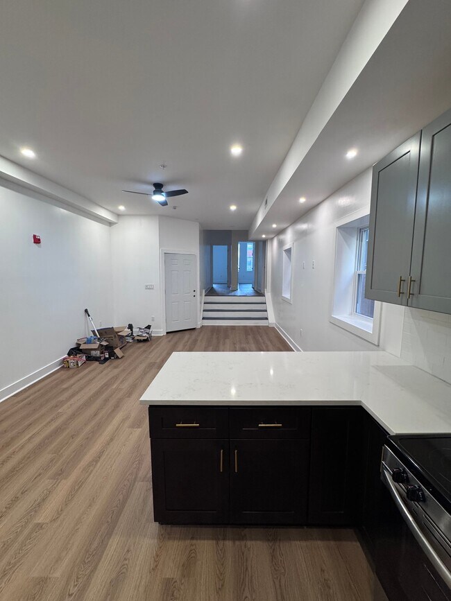 647 N 16th St, Unit 3 in Philadelphia, PA - Building Photo - Building Photo