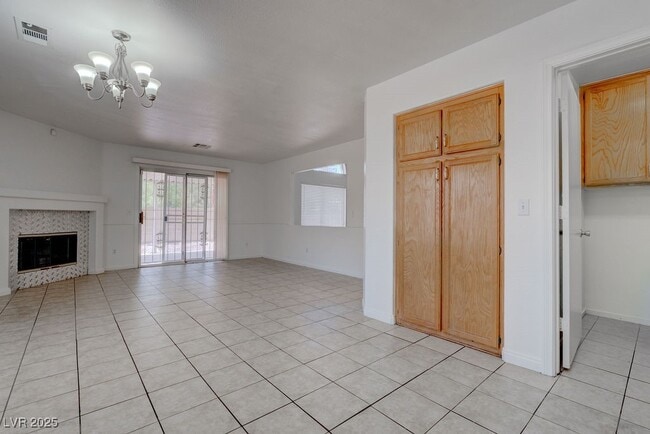 2187 Eclair Cir