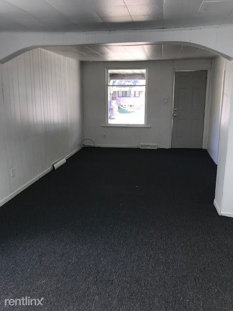 933 W Southern Ave-Unit -Apt 1 in Muskegon, MI - Building Photo - Building Photo