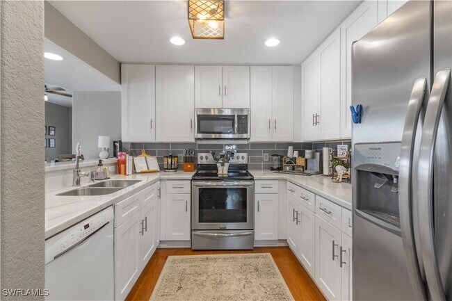 property at 5406 Chiquita Blvd S