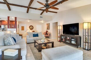 2843 Meadow Wood Dr in Clearwater, FL - Building Photo