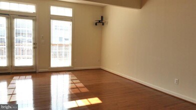 41785 Expectation Square in Aldie, VA - Foto de edificio - Building Photo