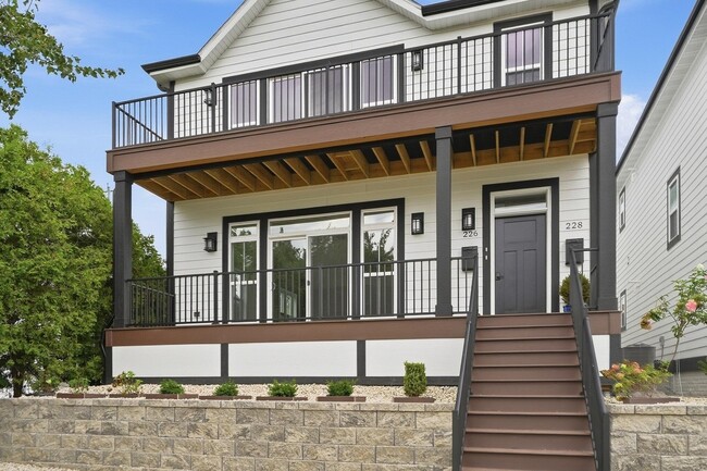 property at 226 E Brown St