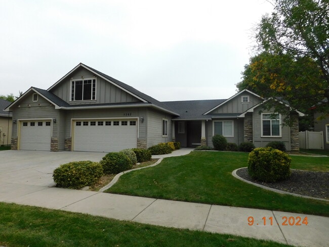 property at 5282 N Schumann Ave