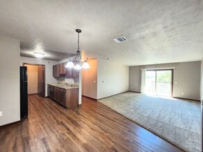 PRAIRIE POINTE APARTMENTS in Sioux Falls, SD - Building Photo - Building Photo