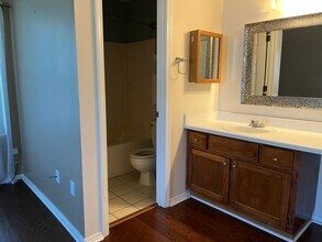 2260 Estate Cir in Navarre, FL - Foto de edificio - Building Photo