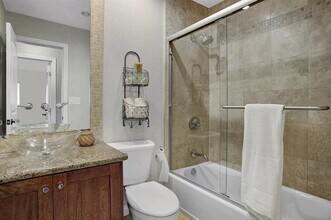 2319 Curlew St, Unit 2 in San Diego, CA - Building Photo - Building Photo