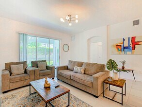 8879 Cabot Cliffs Dr in Kissimmee, FL - Building Photo - Building Photo