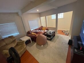 305 Cardinal Medeiros Ave, Unit 1 in Cambridge, MA - Building Photo - Building Photo