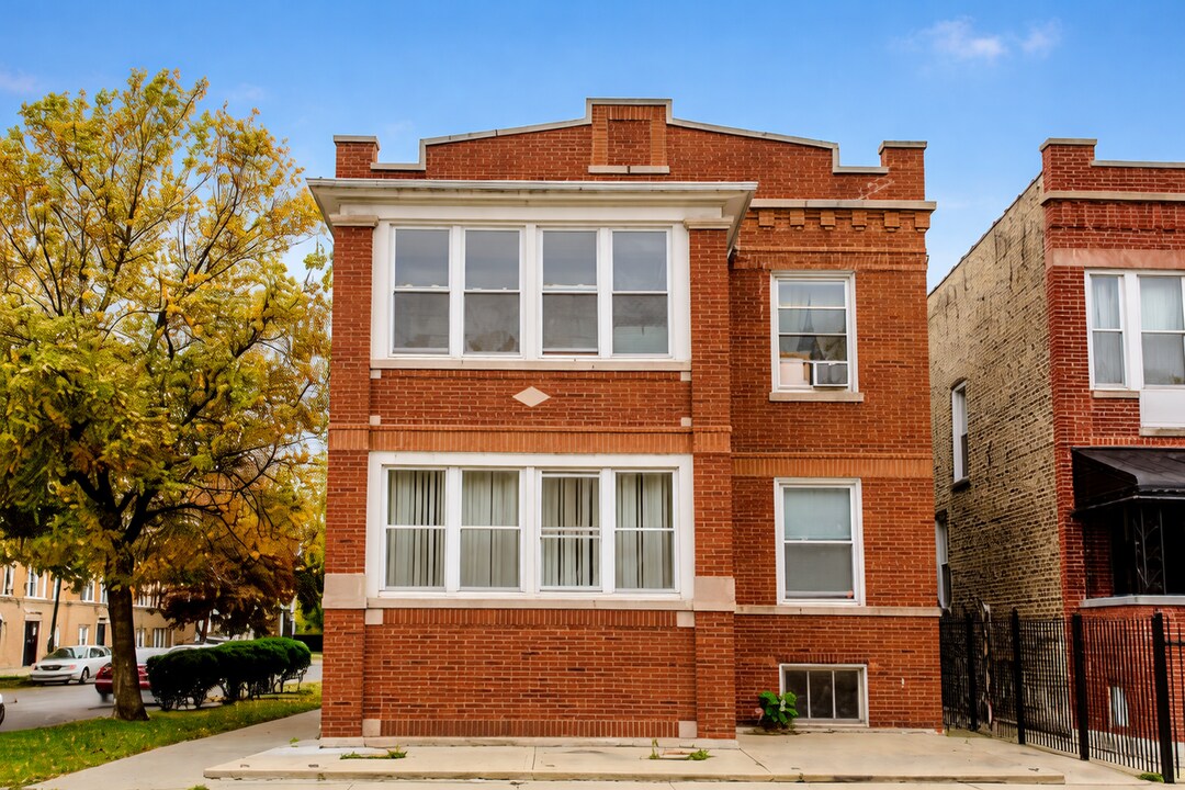 3853 W Palmer St in Chicago, IL - Building Photo