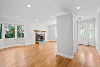 528 N Wagner Ave in Mamaroneck, NY - Building Photo - Building Photo