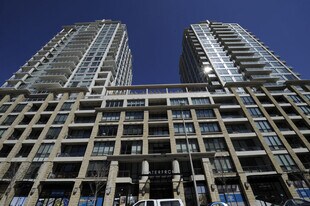 222 Riverfront Ave SW in Calgary, AB - Building Photo