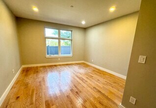 16 Baker Ct in Boston, MA - Building Photo - Building Photo