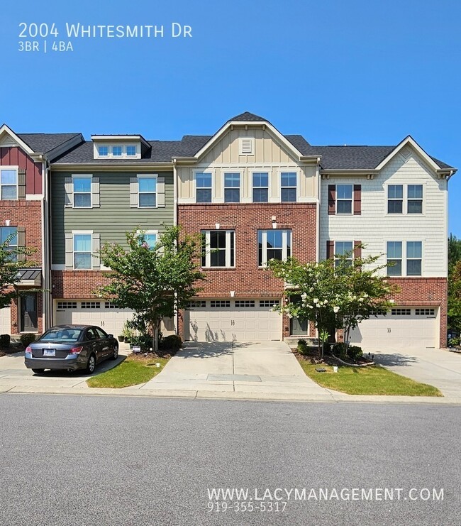 2004 Whitesmith Dr in Apex, NC - Foto de edificio - Building Photo