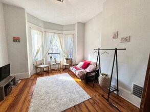 94 Mount Pleasant Ave, Unit 1 in Boston, MA - Foto de edificio - Building Photo