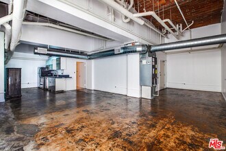 215 W 7th St in Los Angeles, CA - Building Photo - Building Photo