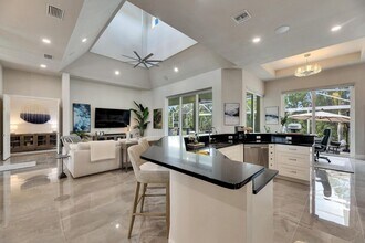 706 Manns Harbor Dr in Apollo Beach, FL - Building Photo - Building Photo