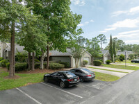 Village Green in Jacksonville, FL - Foto de edificio - Building Photo