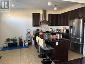 105 Algoma Dr in Vaughan, ON - Building Photo - Building Photo