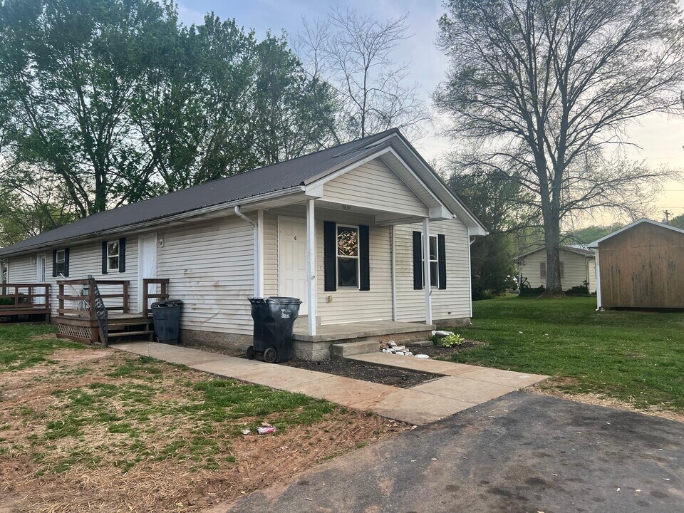 4490 Woodstone Dr in Bowling Green, KY - Building Photo
