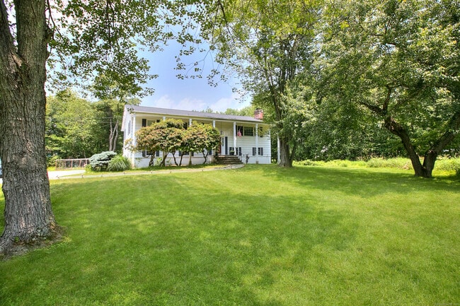 287 Greens Farms Rd in Westport, CT - Building Photo - Building Photo