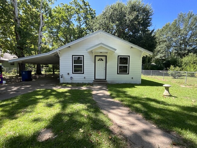 517 W Front St in Mineola, TX - Building Photo - Building Photo