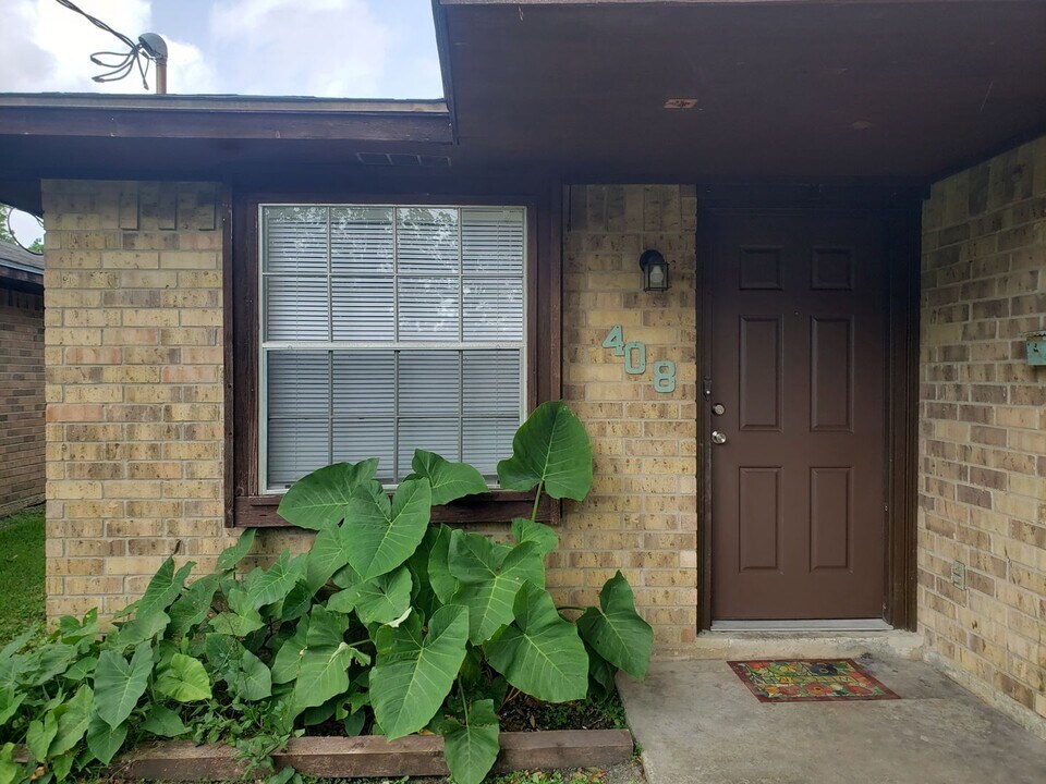 320 N 6th St, Unit 320 N. 6th Street in Nederland, TX - Building Photo