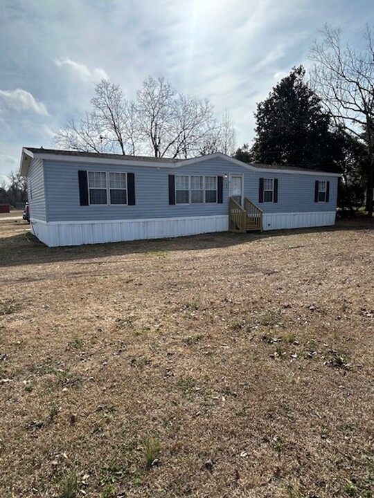 1809 Marion Stage Rd in Fairmont, NC - Building Photo