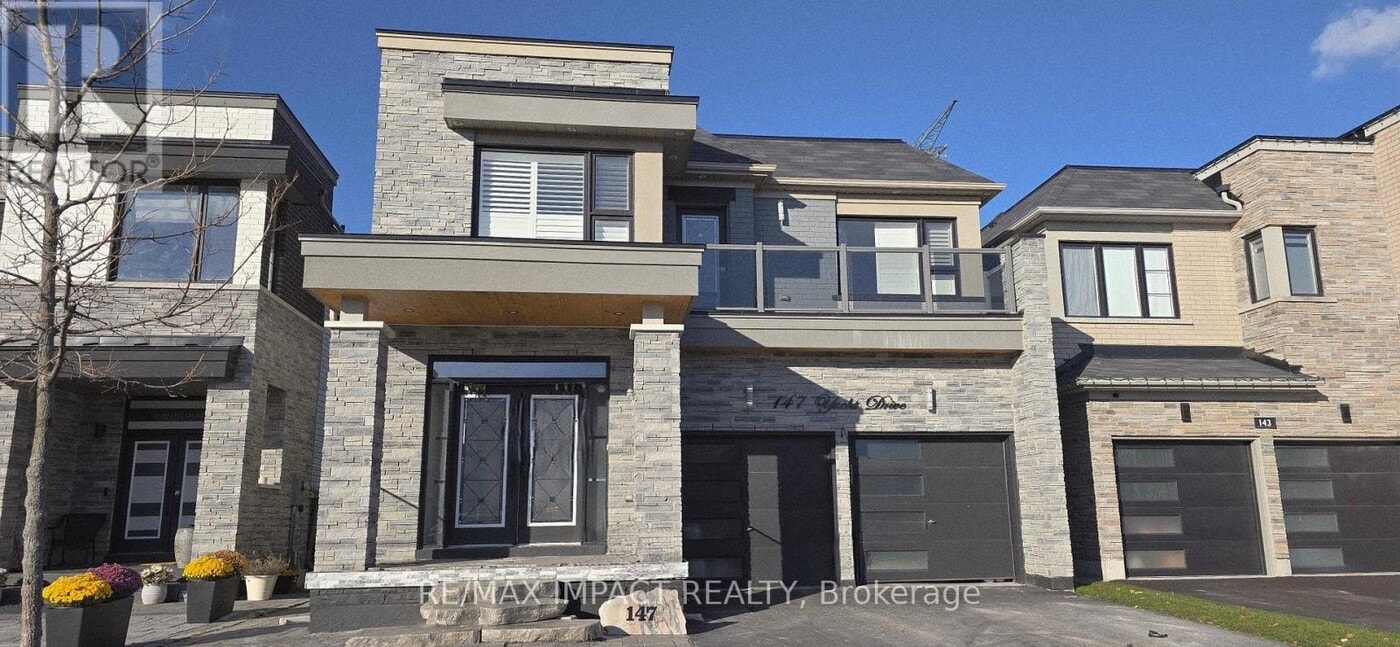 147 Yacht Dr in Bowmanville, ON - Building Photo