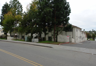 La Veranda in Vista, CA - Building Photo - Building Photo