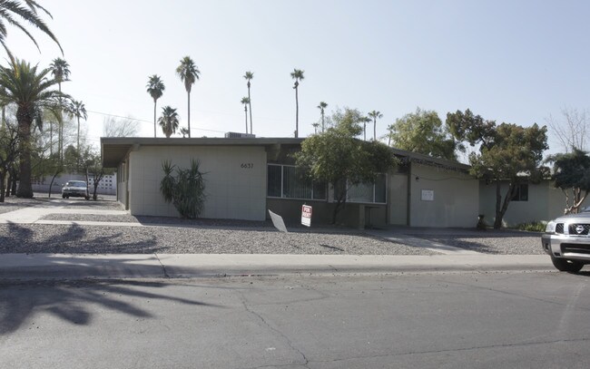 6637 E Cheery Lynn Rd in Scottsdale, AZ - Foto de edificio - Building Photo