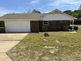 403 E F St in Jenks, OK - Building Photo