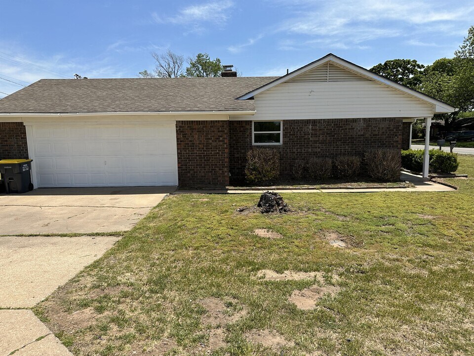 403 E F St in Jenks, OK - Building Photo