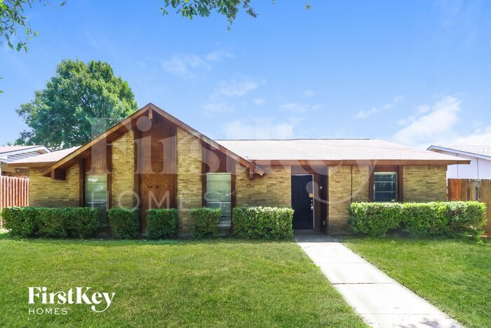6418 Briarknoll Dr in Garland, TX - Building Photo