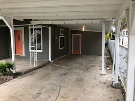 3206 El Paso St in San Antonio, TX - Building Photo