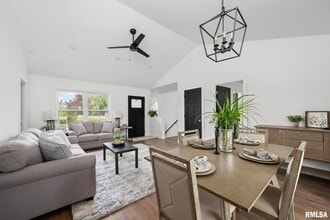 813 WILLIAMS Way in Carbon Cliff, IL - Building Photo - Building Photo