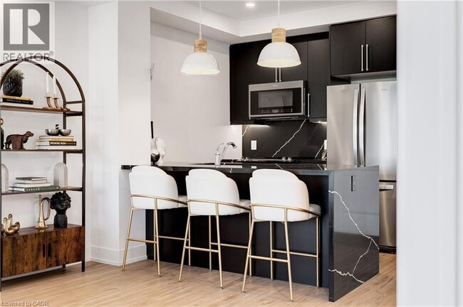 803 Dundas St E in Waterdown, ON - Building Photo - Building Photo