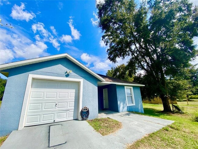8638 Garden Way Rd in Groveland, FL - Building Photo - Building Photo