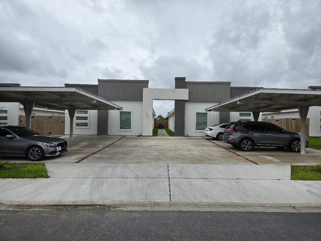421 E Acacia Ave