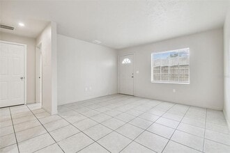 923 E Lotus Ave in Tampa, FL - Building Photo - Building Photo