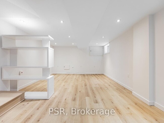 371 Mcroberts Av in Toronto, ON - Building Photo - Building Photo