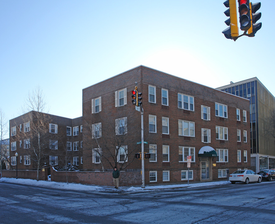 833 Summer St in Stamford, CT - Building Photo